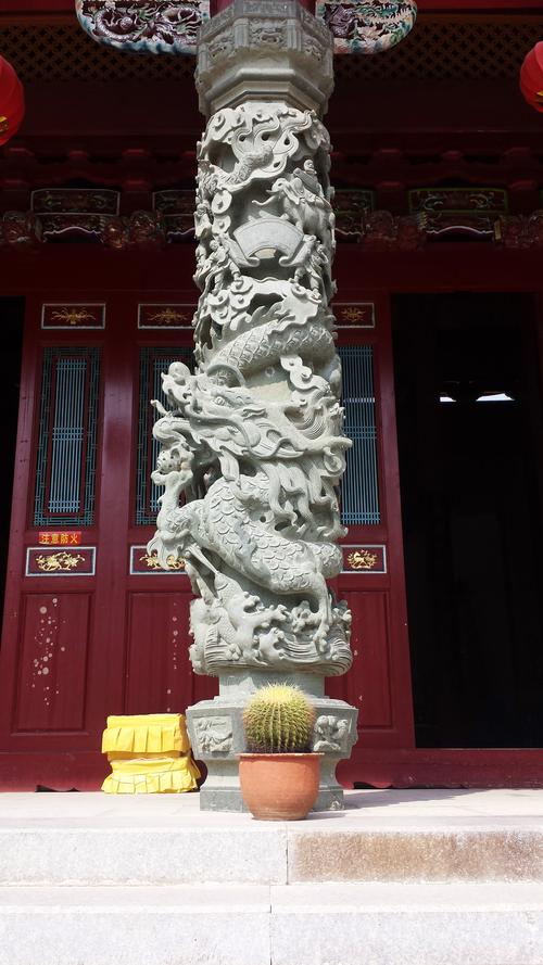 石雕龙柱是一座寺庙祠堂的重要灵魂结构