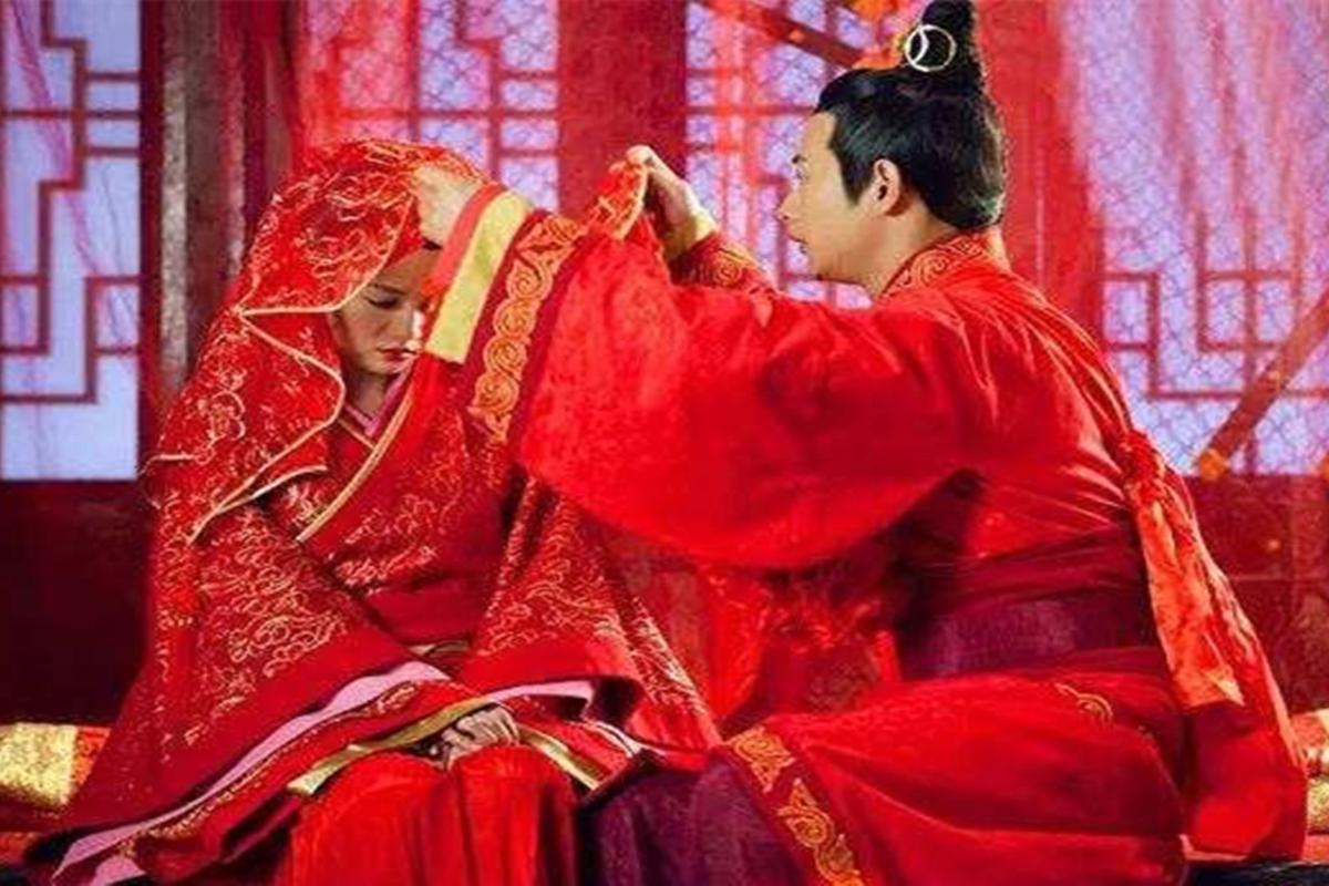 古代女子结婚为什么要戴红盖头这一习俗是怎么来的